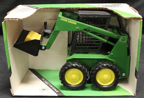 Vintage Ertl John Deere Skid Steer Loader 1:16 Scale 569